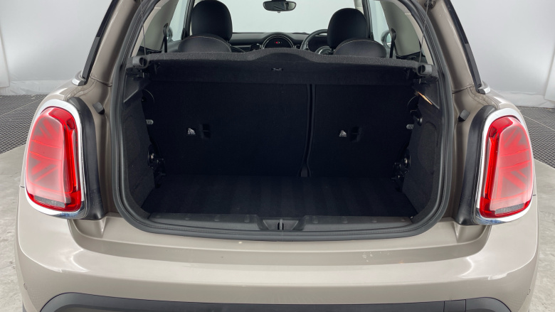 MINI Hatchback 1.5 Cooper Classic 3dr Auto Petrol Hatchback